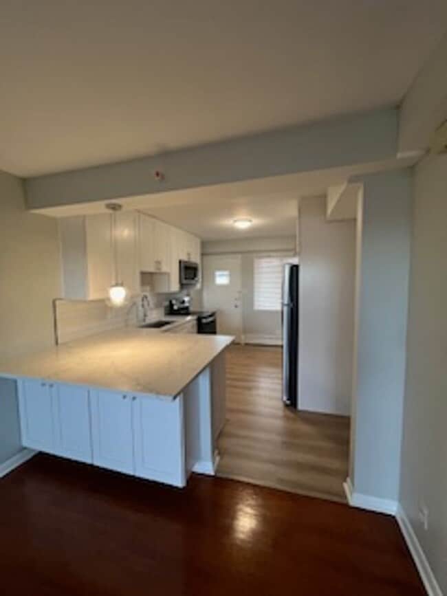 Building Photo - Salem Village Apartments LLC