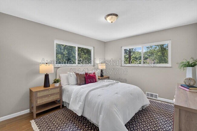 Building Photo - 6 The Knolls Ln