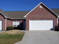 Building Photo - 2 bed, 2 bath, 2 car garage ranch style to...