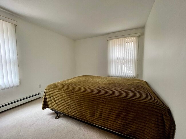 Building Photo - 22 River Bend Cir