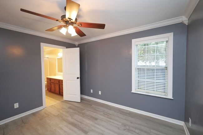Building Photo - 4338 Kenilworth Cir