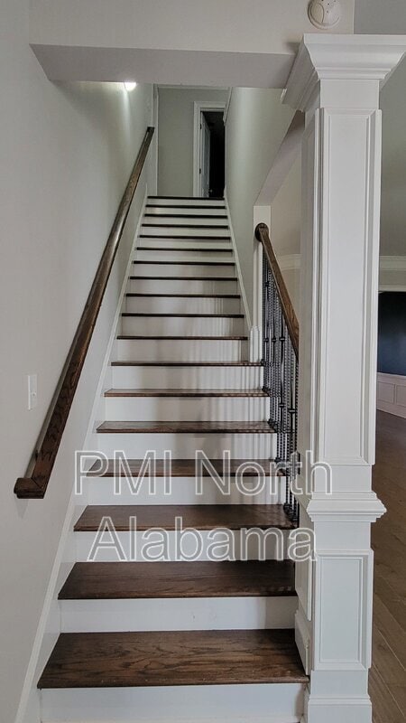 Building Photo - 130 Creekmound Dr