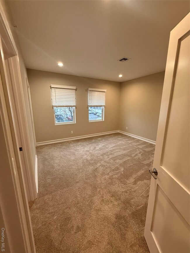 Building Photo - 122 Greenwich Ave