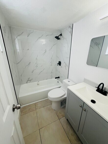 Primary Photo - 3800 SW 102nd Ave
