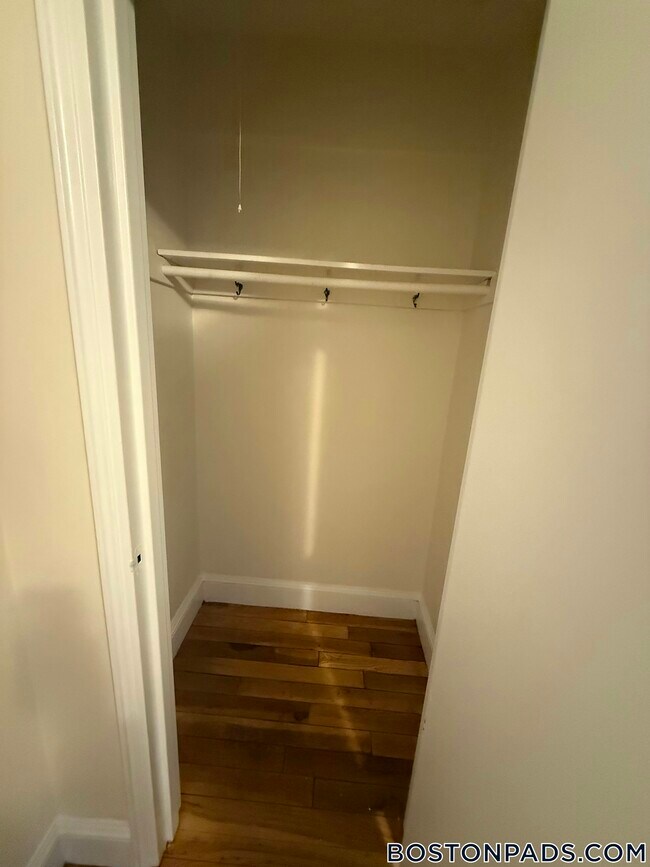 Building Photo - 550 Belmont St