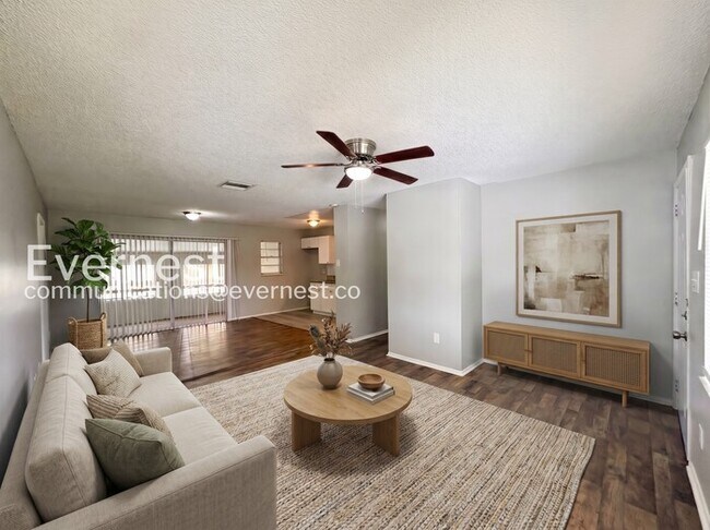 Building Photo - Limited Time Special Offer / 3 Bed/1.5 Bath Home with Carport / Pet-Friendly / Available Now!