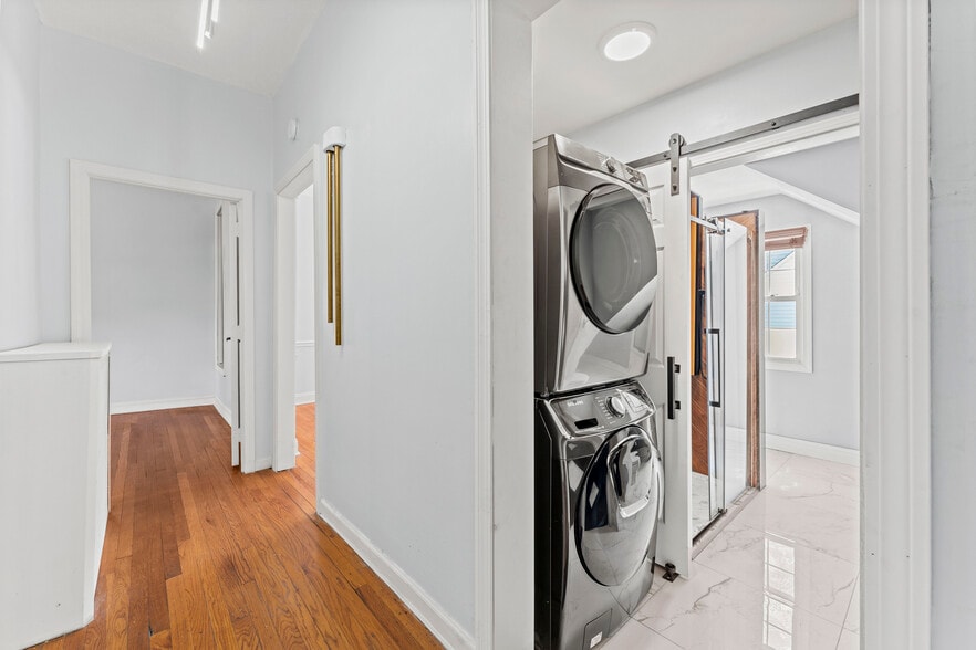 Building Photo - 210 Raymond Rd