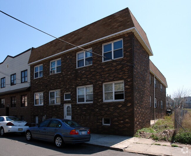 Primary Photo - 172 W 21st St
