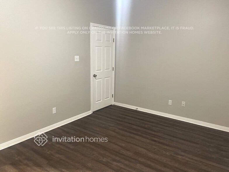 Building Photo - 1350 Shrub Oak Dr