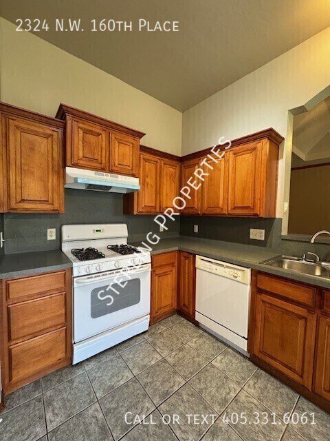 Building Photo - 2324 NW 160th Pl