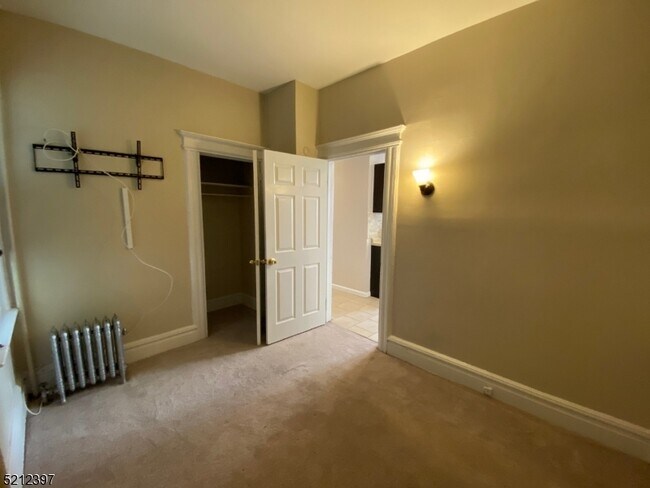 Building Photo - 48 Hazelwood Ave