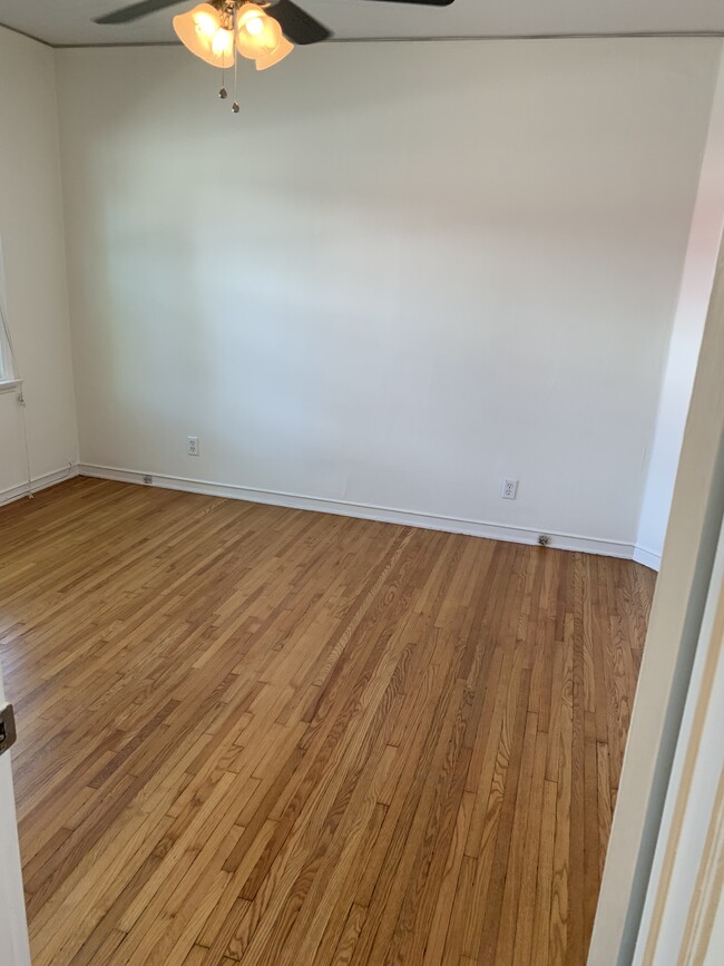 Building Photo - 416 N Doheny Dr