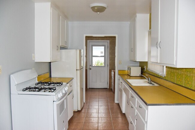 Building Photo - Steps to Chapman College