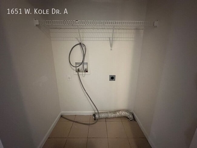 Building Photo - 1651 W Kole Dr