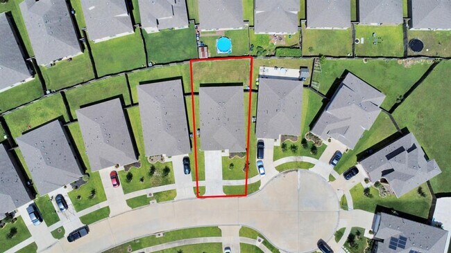 Building Photo - 2214 Welborn Dr