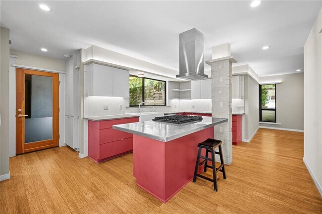 Building Photo - 805 Cumberland Rd