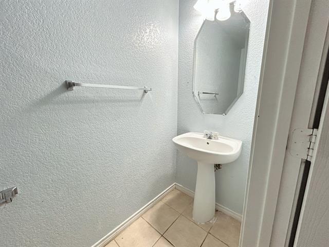 Building Photo - 8008 Hidden Oaks Dr