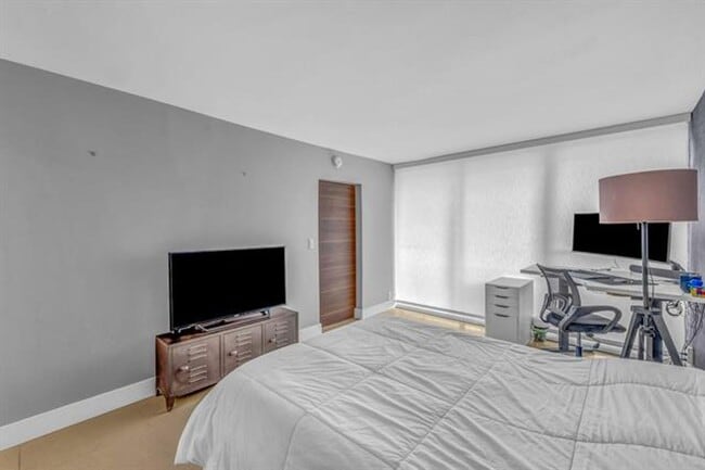 Building Photo - 7601 E Treasure Dr