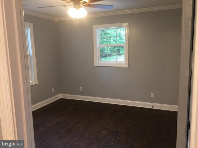 Building Photo - 5018 Holly Dr