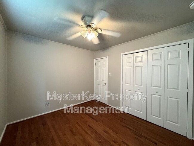 Building Photo - 1709 Oakwood Ave