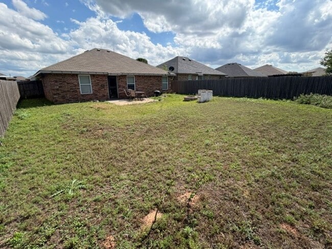 Building Photo - Adorable OKC home with 3 bed, 2 bath, 2 car garage in Mustang Schools!