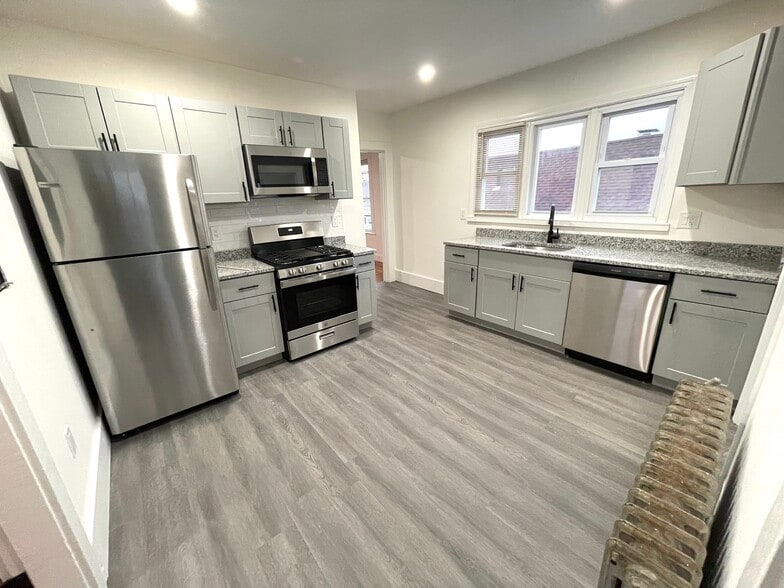 Building Photo - 28 Bowen Ave