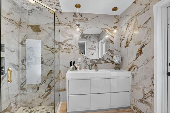 Building Photo - 891 Hickory Terrace