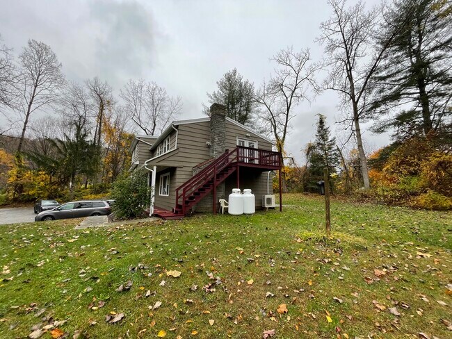 Building Photo - 617 Long Mountain Rd