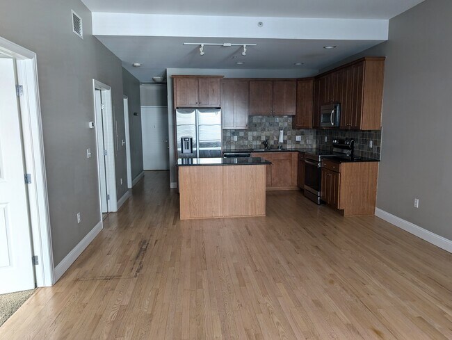 Building Photo - 1950 Logan St