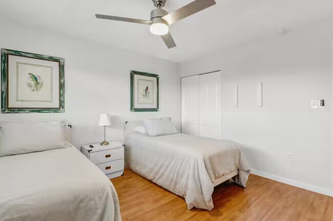 Building Photo - 170 Turtle Lake Ct