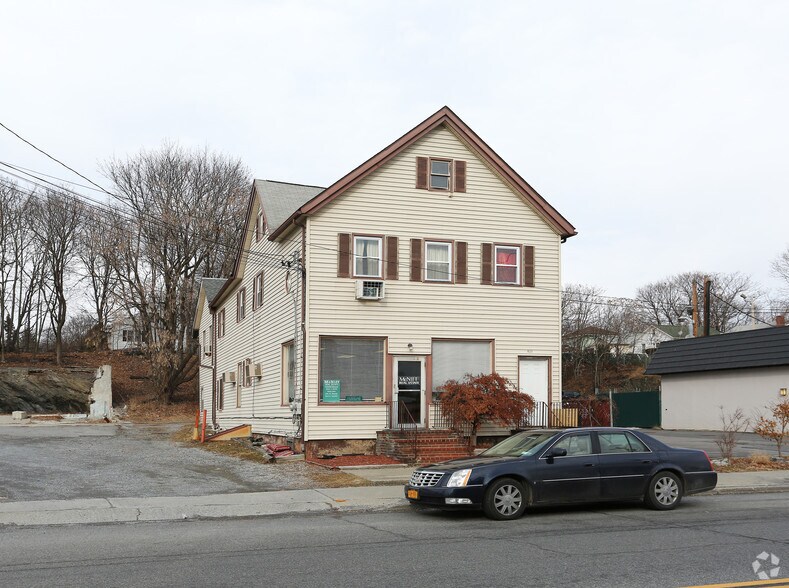 Primary Photo - 823 Main St