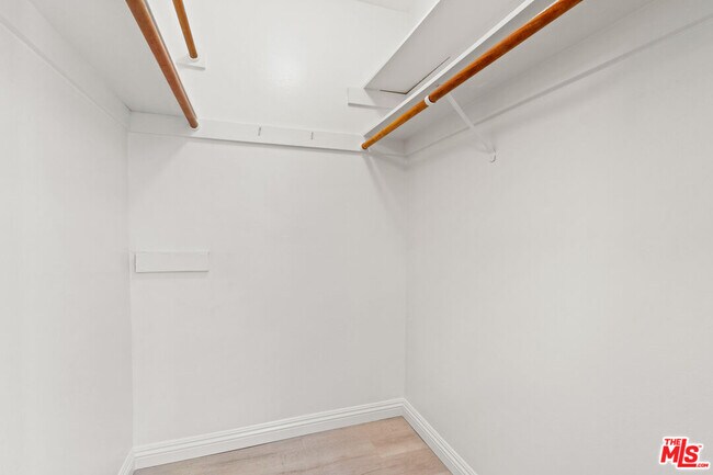 Building Photo - 10747 Wilshire Blvd