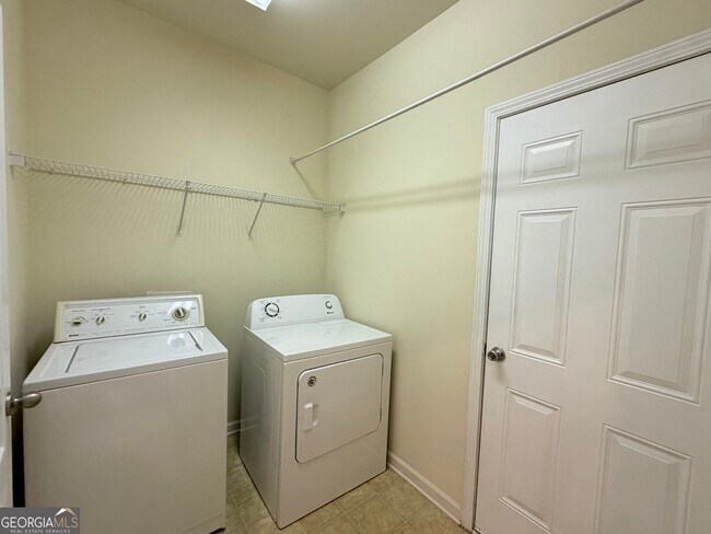 Building Photo - 220 Brookhaven Ct