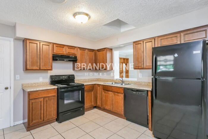 Building Photo - 1830 Hinckley Rd