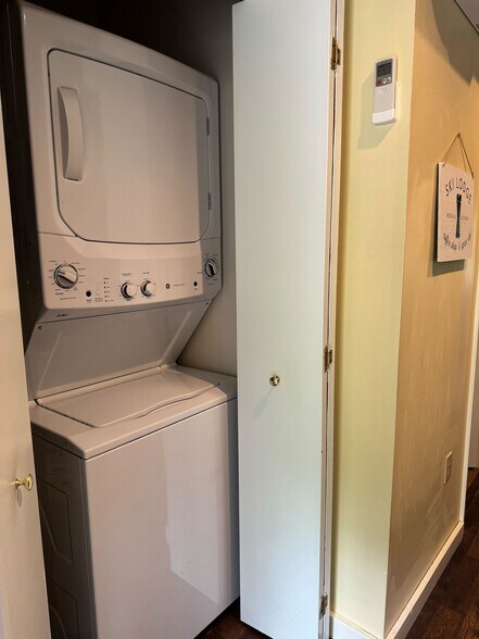 Building Photo - 56 Mountain River Ave