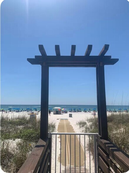 Building Photo - 8817 S Thomas Dr