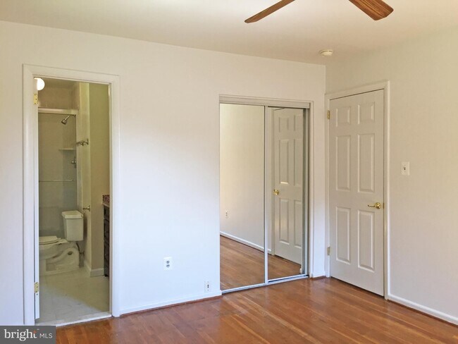 Master BR Pic1 - 9204 Dellwood Dr