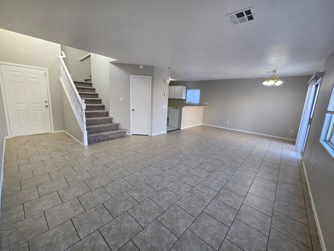 Building Photo - Get $1825 Off Feb 2026 - Move-in no later than Dec 29th!