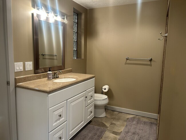 Building Photo - 1094 Gravel Hills Dr