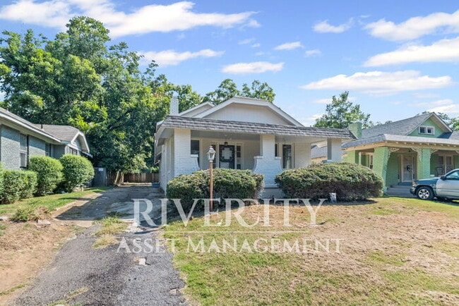 Building Photo - Step into a piece of Memphis history with this stunning, newly renovated home!!! Section 8 Welcom...