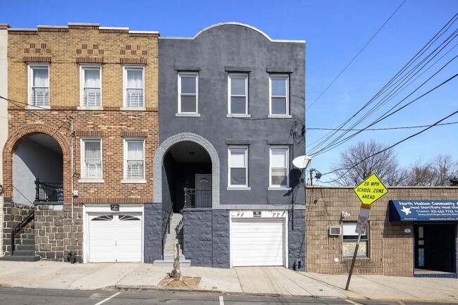 Building Photo - 320 67th St