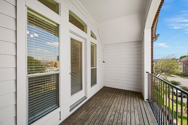 Building Photo - 1727 Hadley St