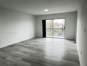 Building Photo - 4174 Inverrary Dr
