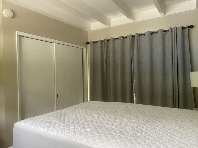 Building Photo - Charming & Private Furnished 1/1 in Croiss...