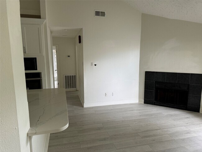 Building Photo - 3723 Westmeadow