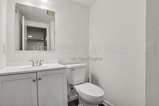 Building Photo - 1465 Eaton Ave