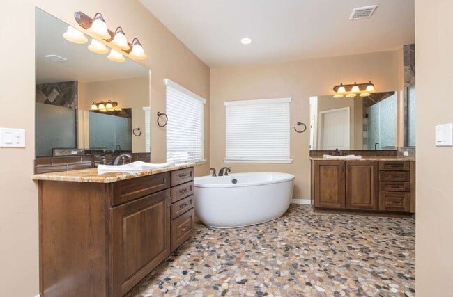 Building Photo - Stunning 3-Bed, 3-Bath Retreat with dedica...