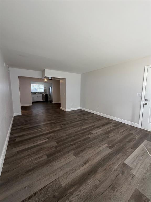 Building Photo - 320 W Howry Ave