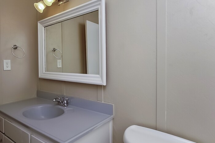 Building Photo - 1913 Waxleaf Green SE