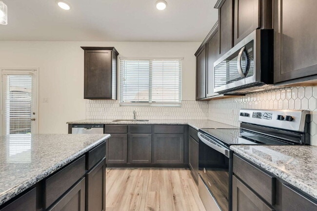 Building Photo - Fantastic newer 3-2-2 in Heartland Master Planned Community